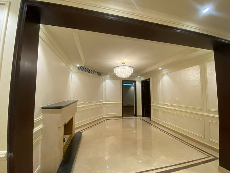 2 KANAL 13 MARLA BEAUTIFUL HOUSE FOR SALE AT THE PRIME LOCATION OF DHA PHASE 8. 24