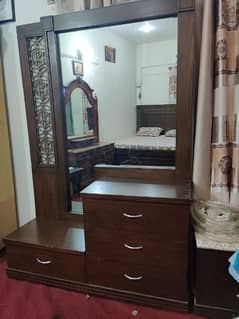 dressing table with 4 drawers