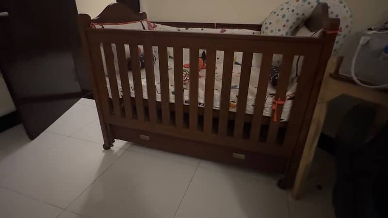 Baby Bed in Sheesham Wood 3