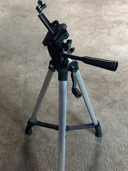 tripod and self movie maker with light only in 6500 for both 1