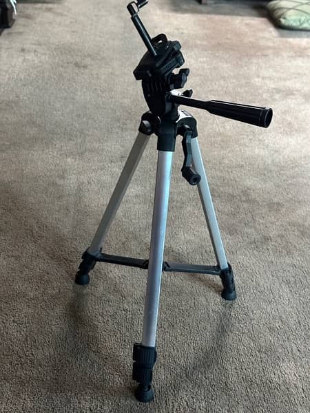 tripod and self movie maker with light only in 6500 for both 3