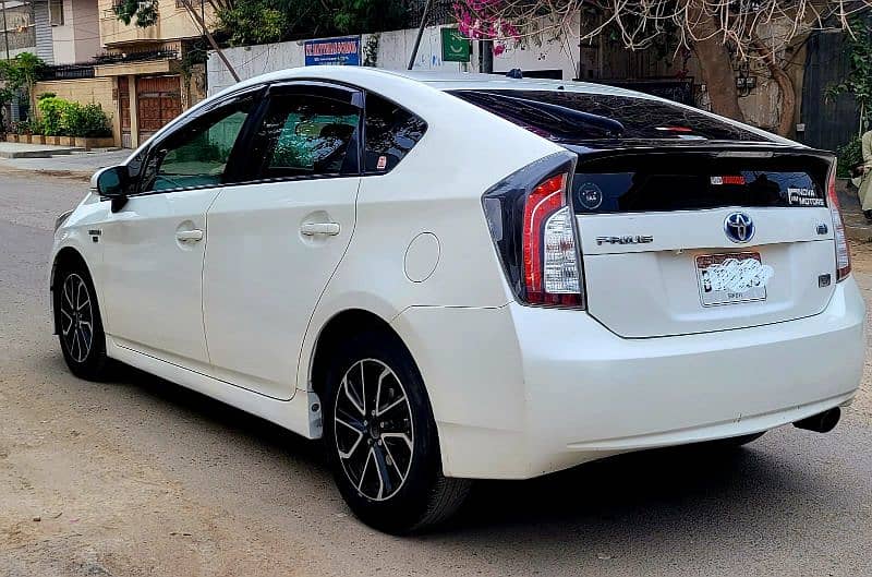 Toyota Prius 2013 model 2017 GS tom's 5