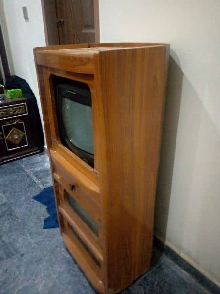 tv troly for sale or tv bhi sale karna ha orignal LG ka ha 1