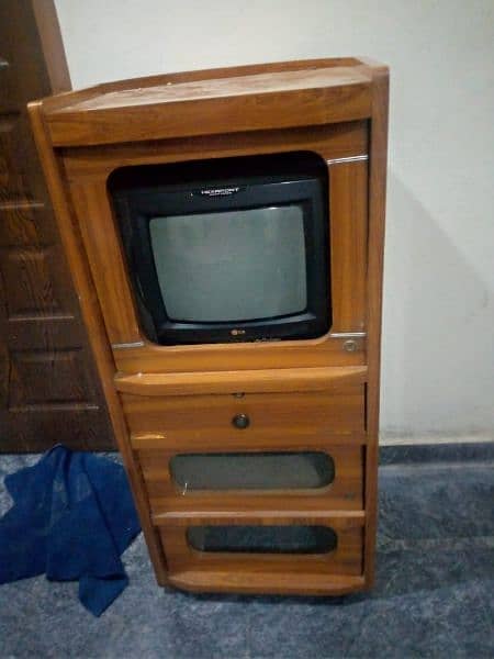 tv troly for sale or tv bhi sale karna ha orignal LG ka ha 3