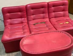 Single seat sofa / 3 seats total / 1 table without mirror