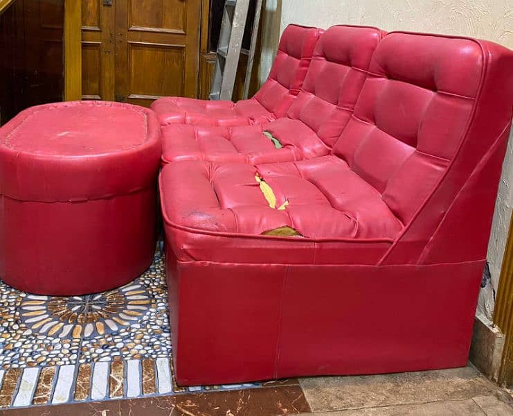 Single seat sofa / 3 seats total / 1 table without mirror 1