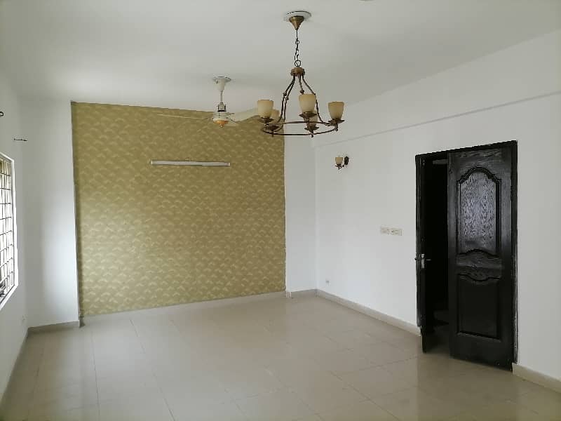 Spacious Flat Is Available In Askari 11 - Sector B For sale 2