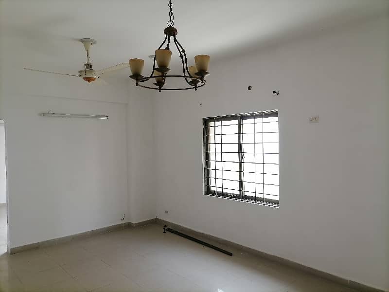 Spacious Flat Is Available In Askari 11 - Sector B For sale 3