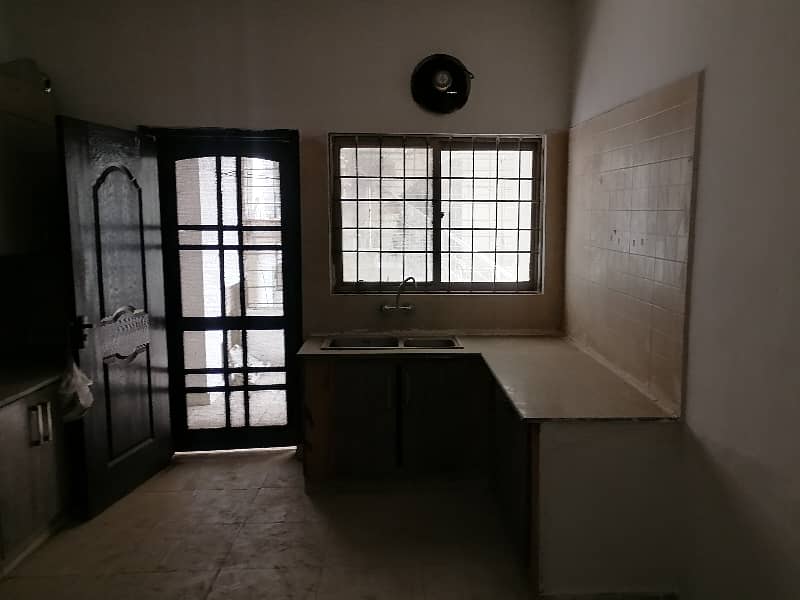 Spacious Flat Is Available In Askari 11 - Sector B For sale 9