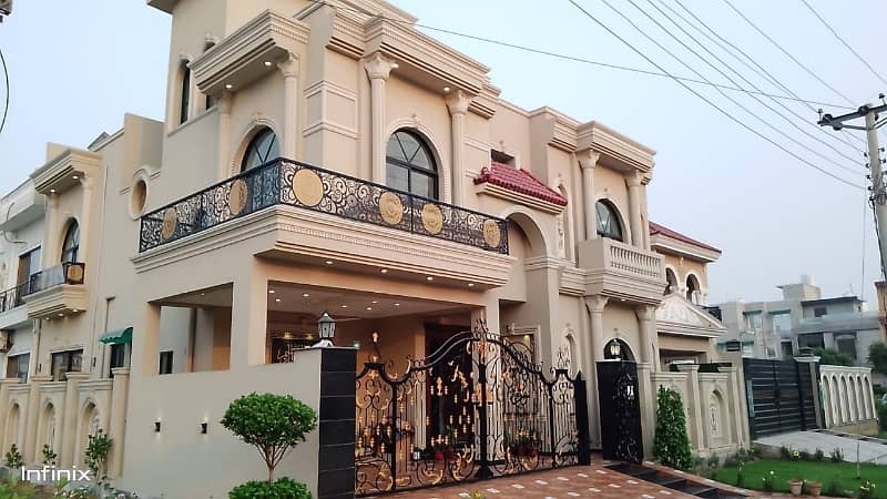 10 MARLA CORNER BREAD NOW LUXURY SPANISH HOUSE AVAILABLE FOR SALE IN FORMANITES HOUSING SCHEME BLOCK -N LAHORE. 1