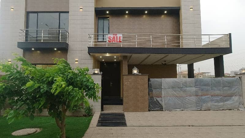 Prime Location 10 Marla House Is Available In Formanites Housing Scheme - Block N 2