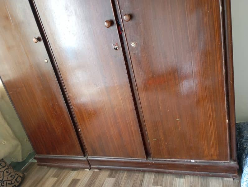 wooden 3 doors Almari newly polished 8