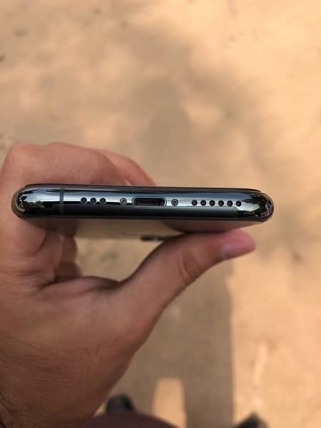 iphone 11 pro 256 gb non pta 10/10 price negotiable 1