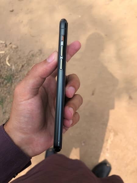 iphone 11 pro 256 gb non pta 10/10 price negotiable 3