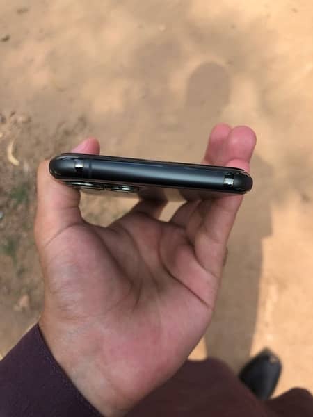 iphone 11 pro 256 gb non pta 10/10 price negotiable 4