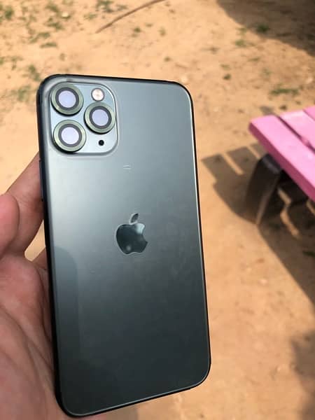 iphone 11 pro 256 gb non pta 10/10 price negotiable 6