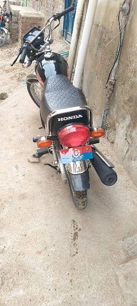 2024 ka model later per hai bike 5