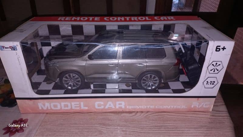 lexus scale model 1:16. brand new 0