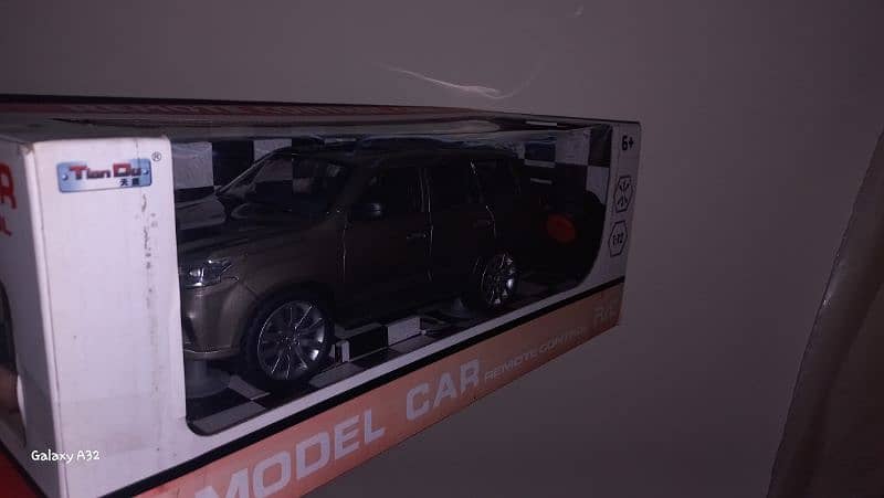 lexus scale model 1:16. brand new 2