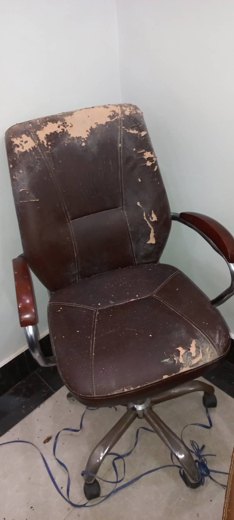 2 black revolving chairs + 1 damaged brown revolving chair 4