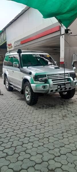 Mitsubishi Pajero 1993 6