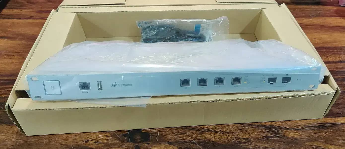 Ubiquiti/UniFi/USG-Pro-4/Best/Security/Gateway (With Box) 6