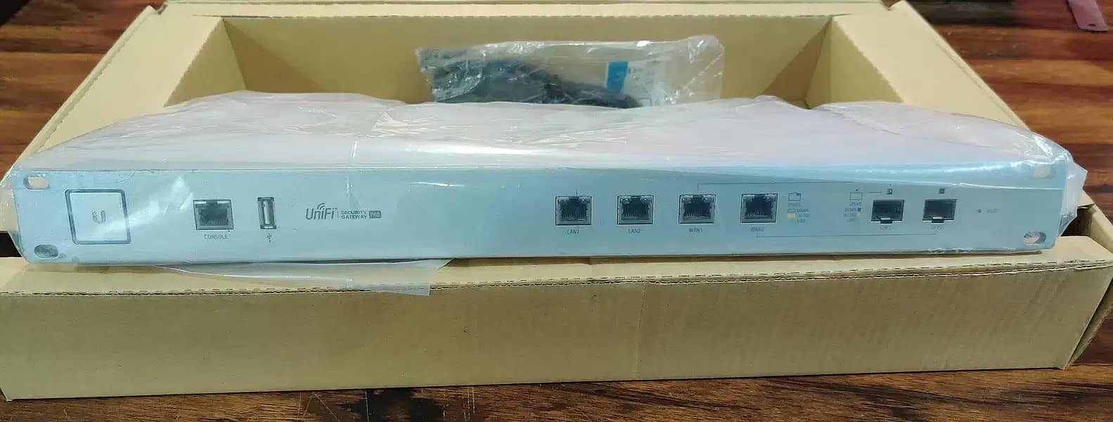 Ubiquiti/UniFi/USG-Pro-4/Best/Security/Gateway (With Box) 7