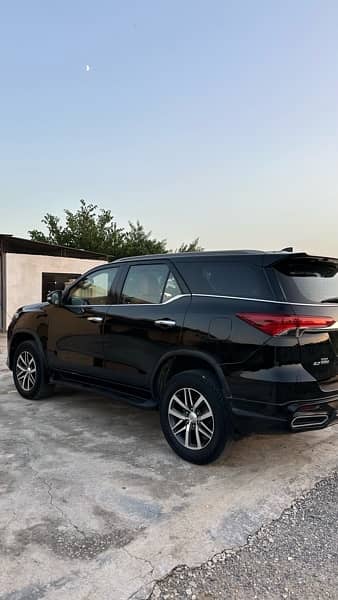 Toyota Fortuner 2018 4