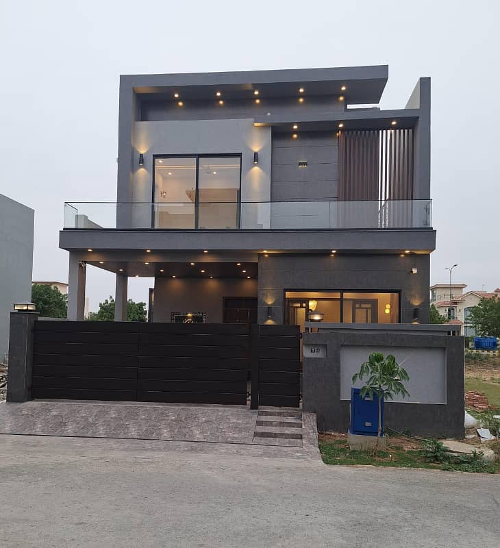 4 Beds Modern Design House Brand New 8 Marla for Sale DHA 9 Town Lahore. 0