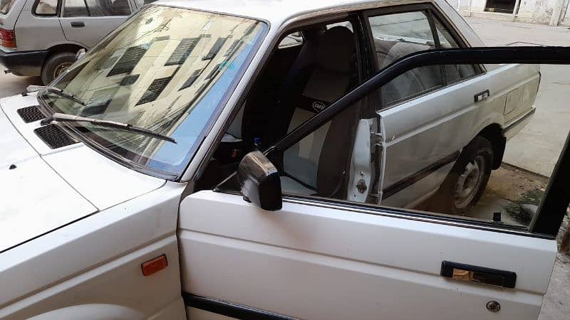 Nissan Sunny 1988 14