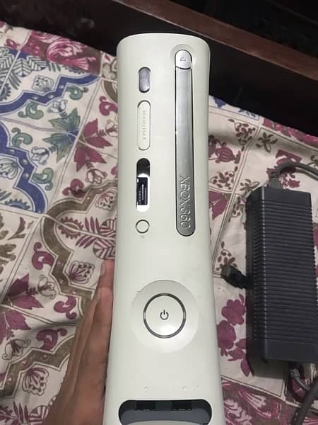 xbox 360 console with one orignal controller and box 2