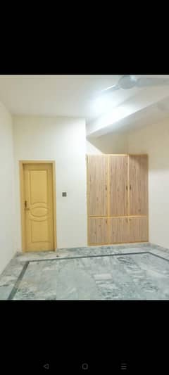 Bachelor's flat for rent 0