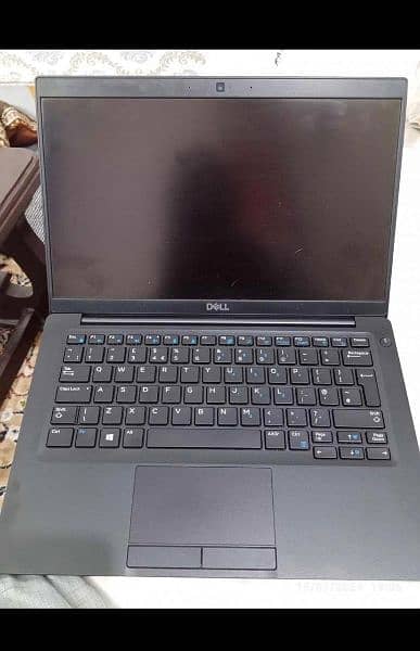 Dell 7390 i7 8th Gen 8/256 1