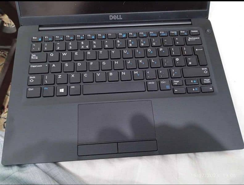 Dell 7390 i7 8th Gen 8/256 2