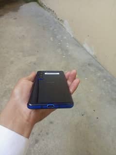 aquos r5