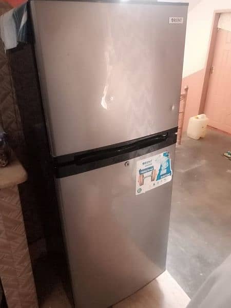 Refrigerator R600 ka compressor laga hoa he bijli km leta he lekage he 3