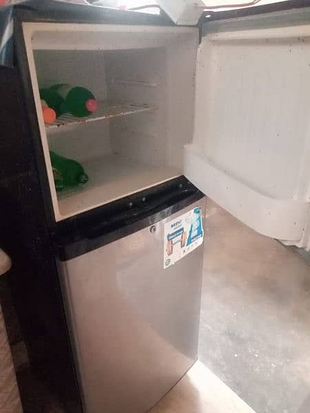 Refrigerator R600 ka compressor laga hoa he bijli km leta he lekage he 6