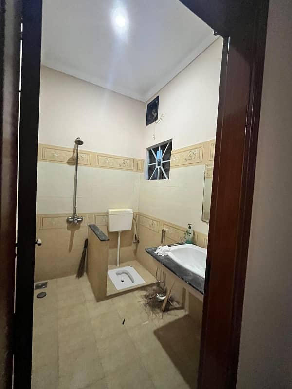 10 Marla Upper Portion For Rent in Nasheman Iqbal phase-1 2