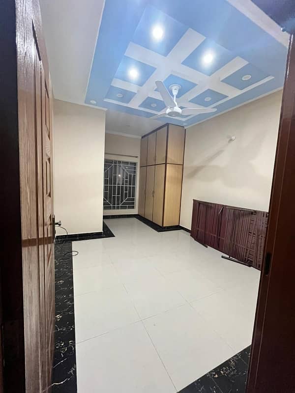 10 Marla Upper Portion For Rent in Nasheman Iqbal phase-1 3