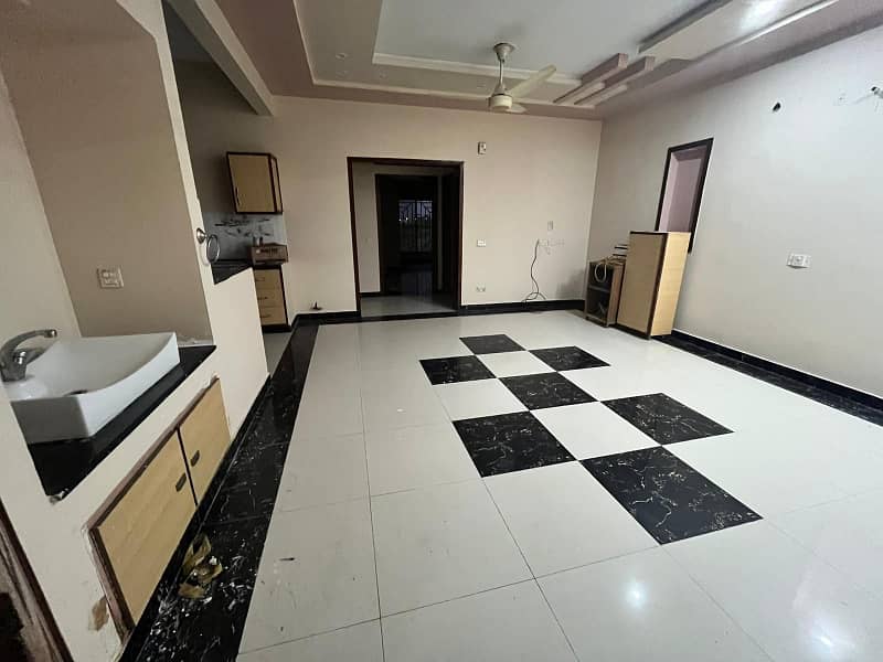 10 Marla Upper Portion For Rent in Nasheman Iqbal phase-1 5