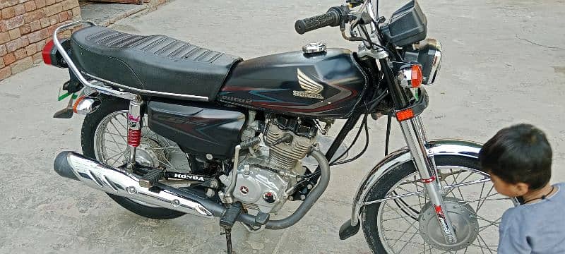 Honda 125 urgent for sale  engine oregnal hy ok bike hy 2