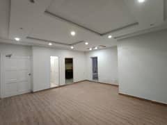 Corner 1000 Sq. Ft Fully Renovated Office Available On Rent Main Road Located Front Side 0