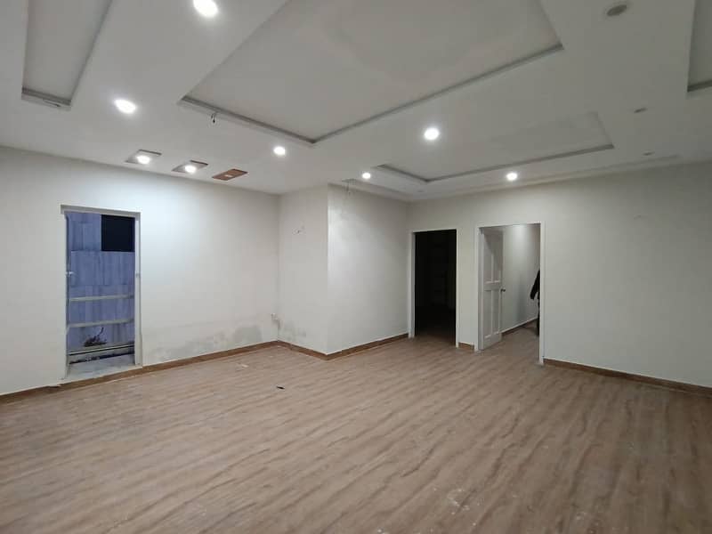 Corner 1000 Sq. Ft Fully Renovated Office Available On Rent Main Road Located Front Side 1