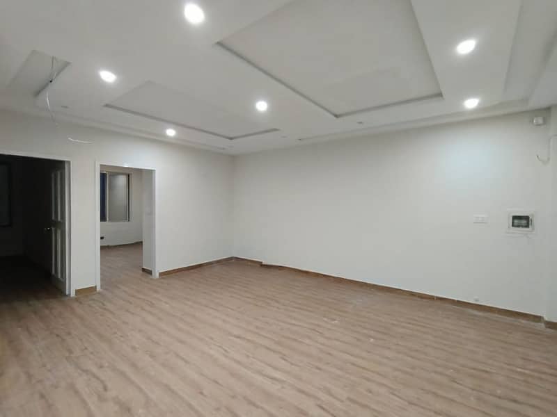 Corner 1000 Sq. Ft Fully Renovated Office Available On Rent Main Road Located Front Side 10