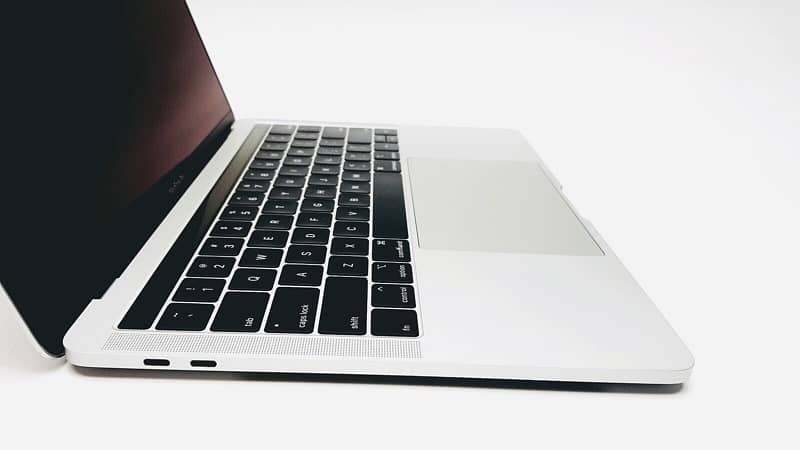 MacBook PRO 2019 TouchBar ID Corei5 2.4 QUAD-CORE 16GB Ram 256SSD New 3