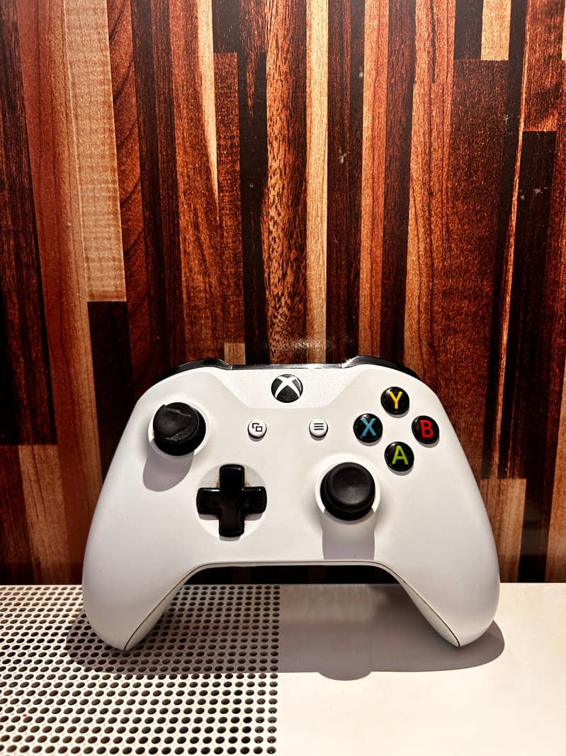 Xbox One S 1