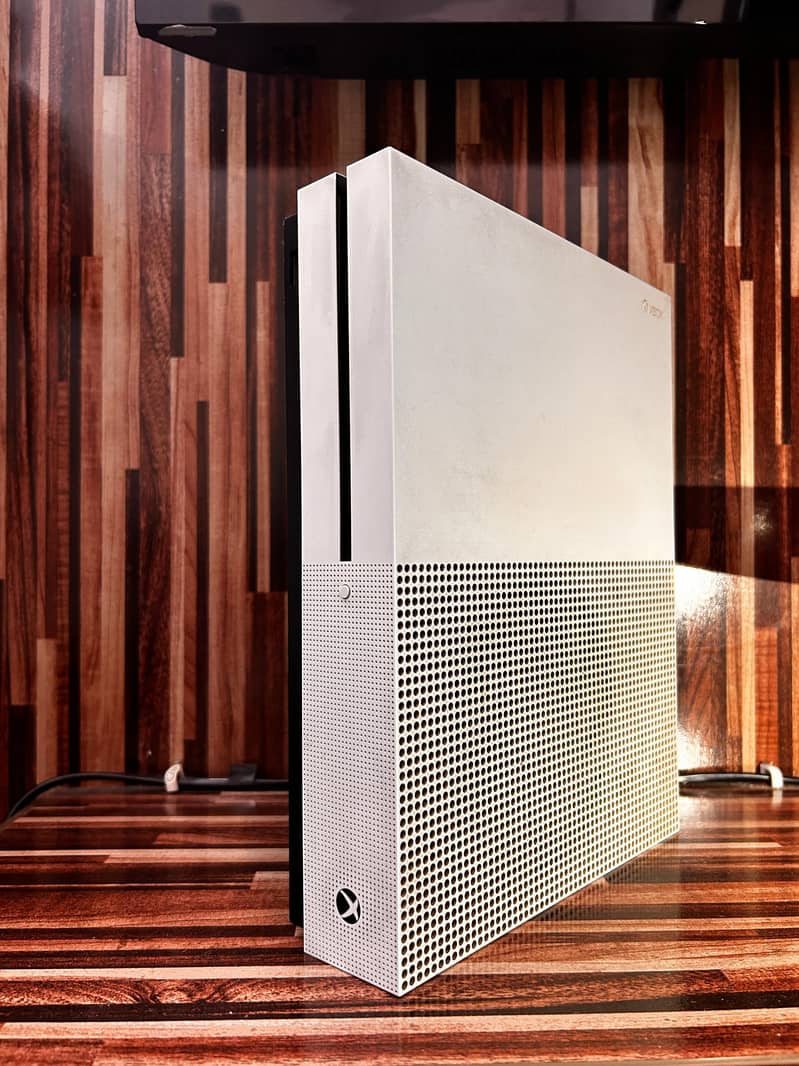 Xbox One S 3