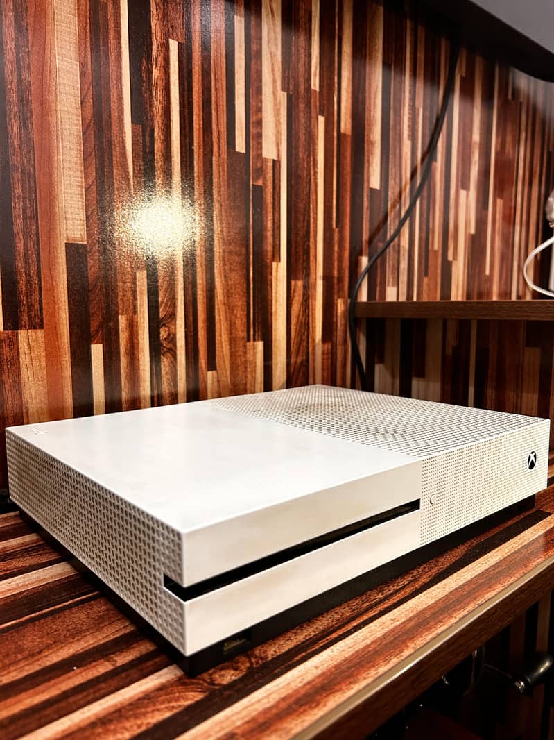 Xbox One S 7