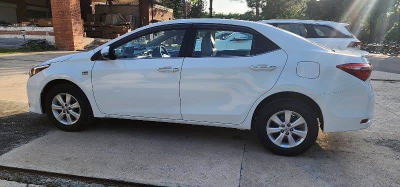 Toyota Altis Grande 1.8 CVT 2015 5