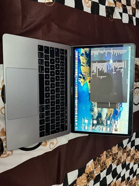 Macbook pro 2016 With Touch Bar 8Gb Ram 256 Mac SSD 2